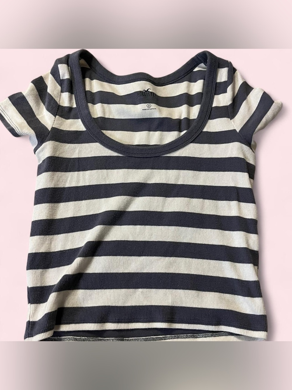 Hollister Co. white + navy striped cropped tee Size M